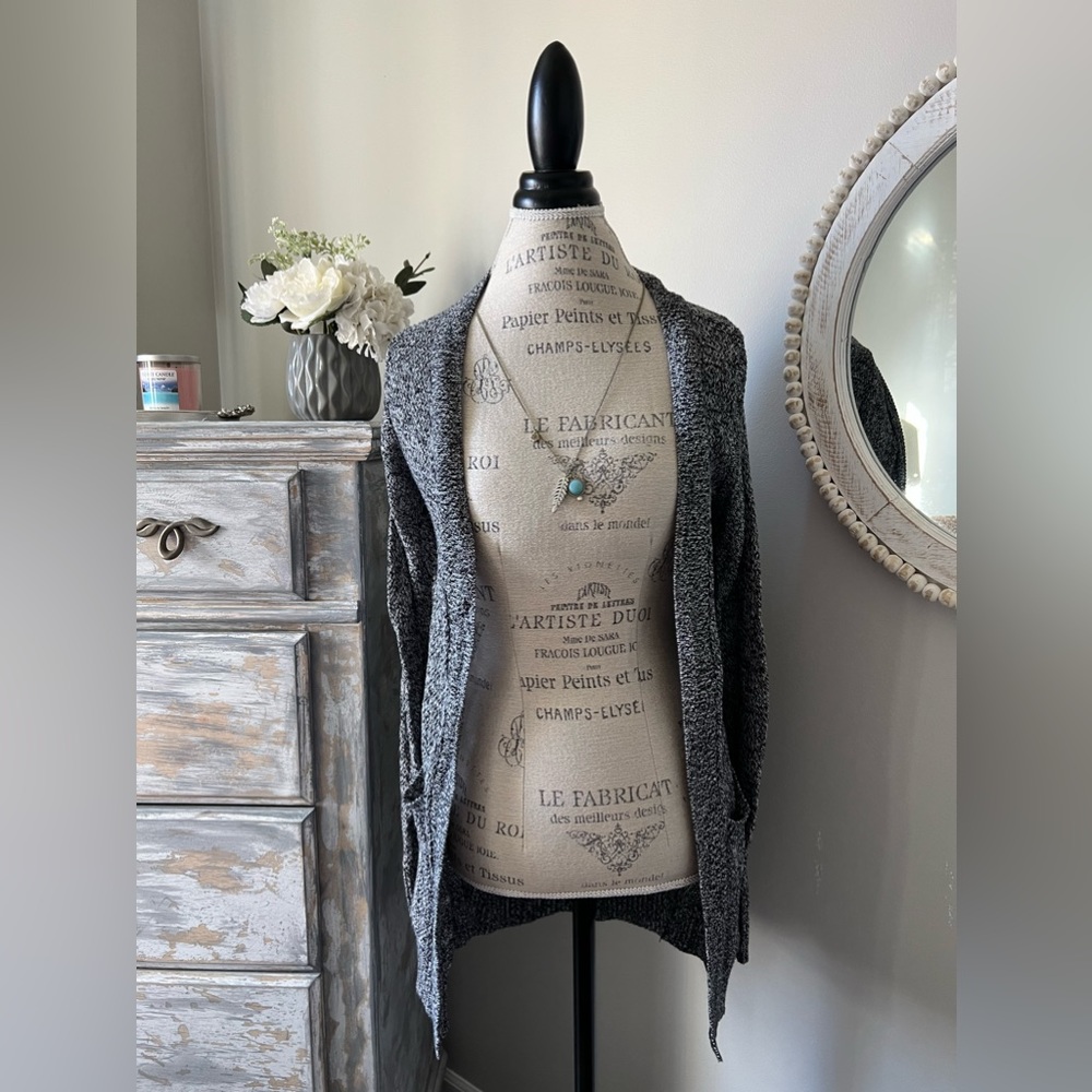 🖤 EUC Cardigan